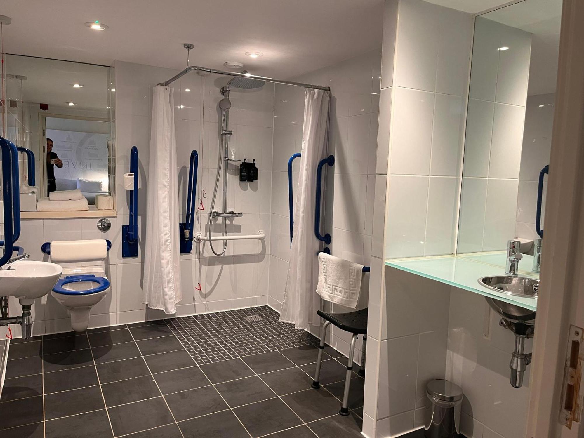 pentahotel Inverness Esterno foto