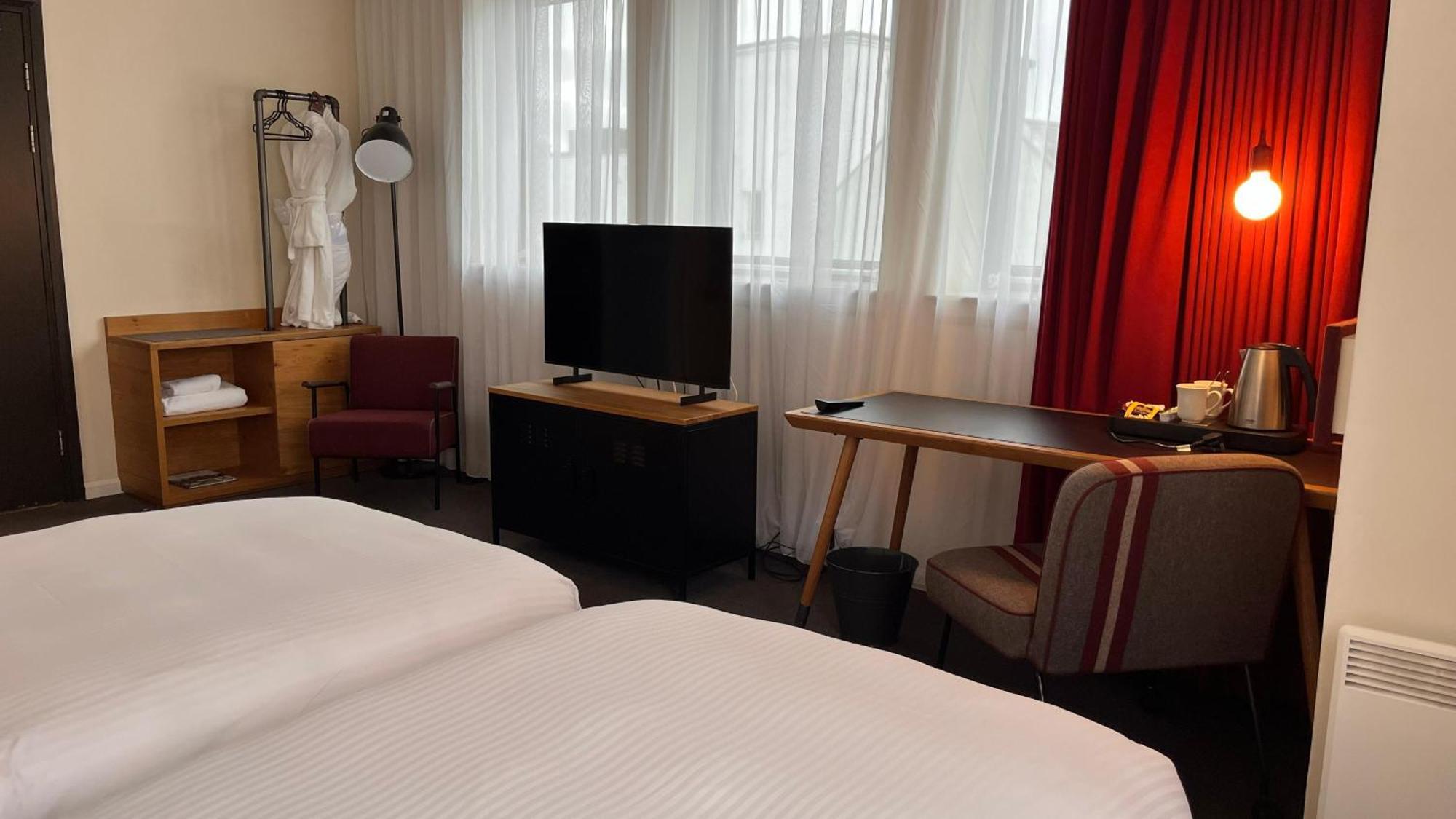 pentahotel Inverness Esterno foto