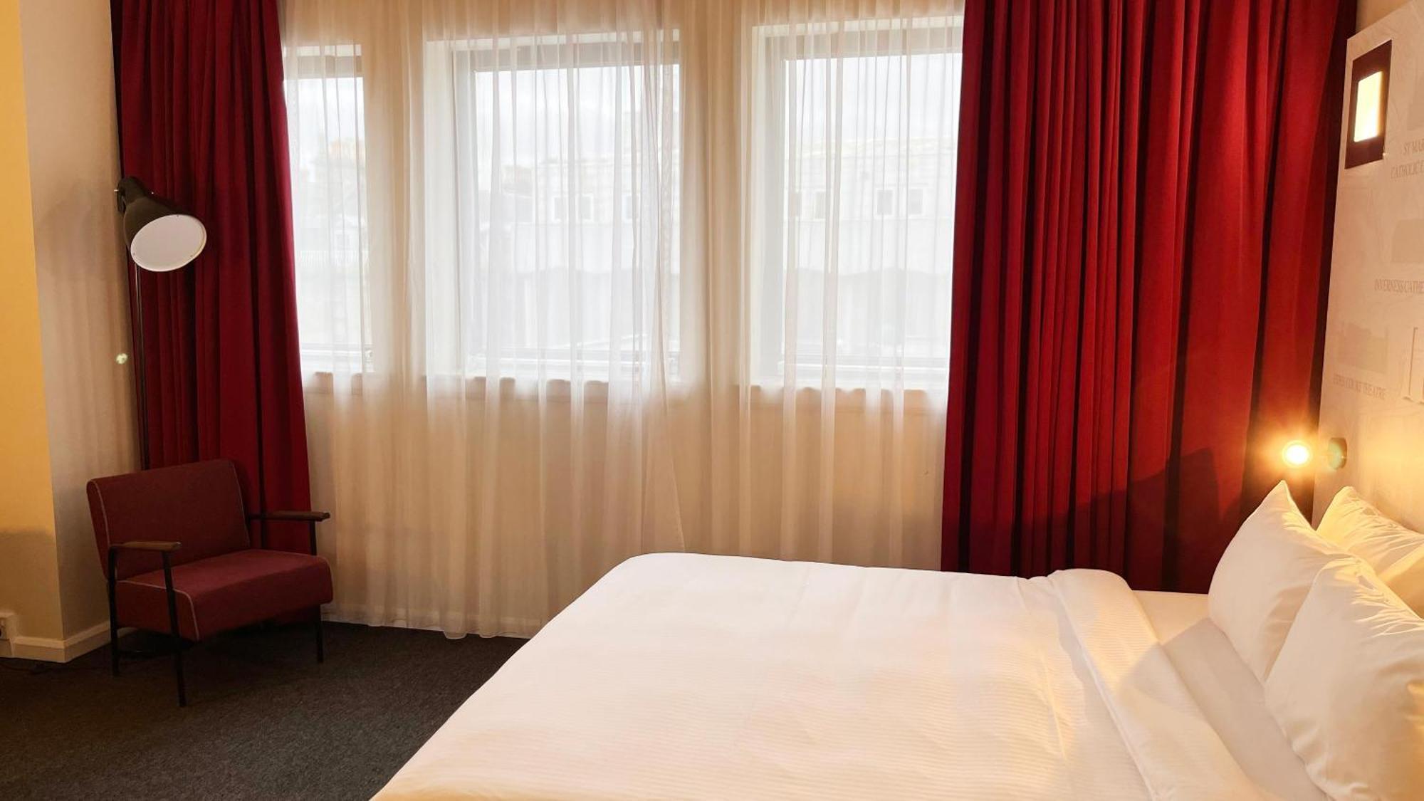 pentahotel Inverness Esterno foto