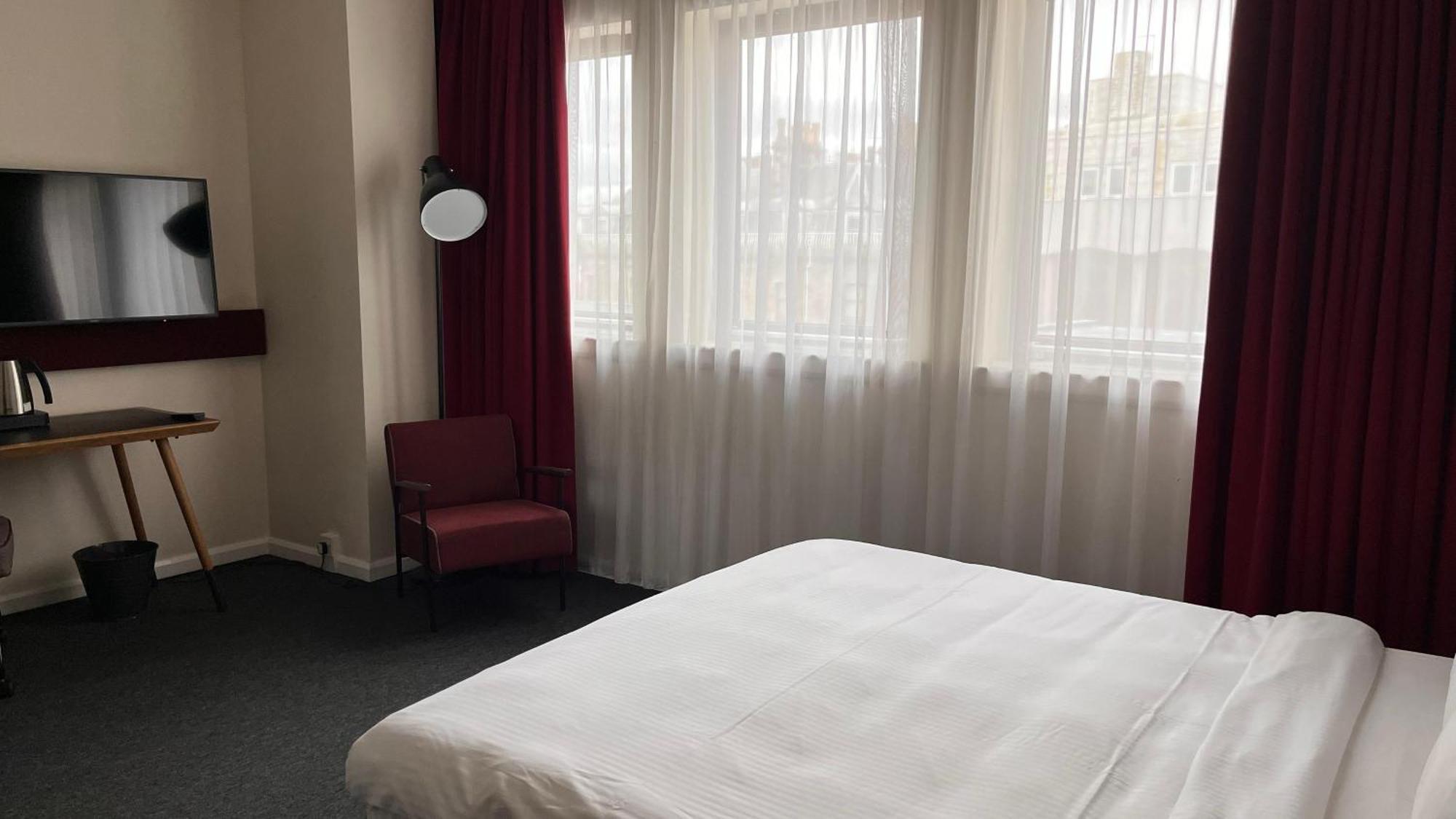 pentahotel Inverness Esterno foto