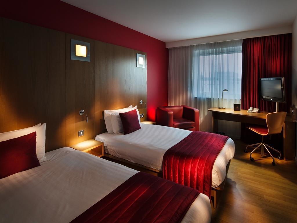 pentahotel Inverness Esterno foto