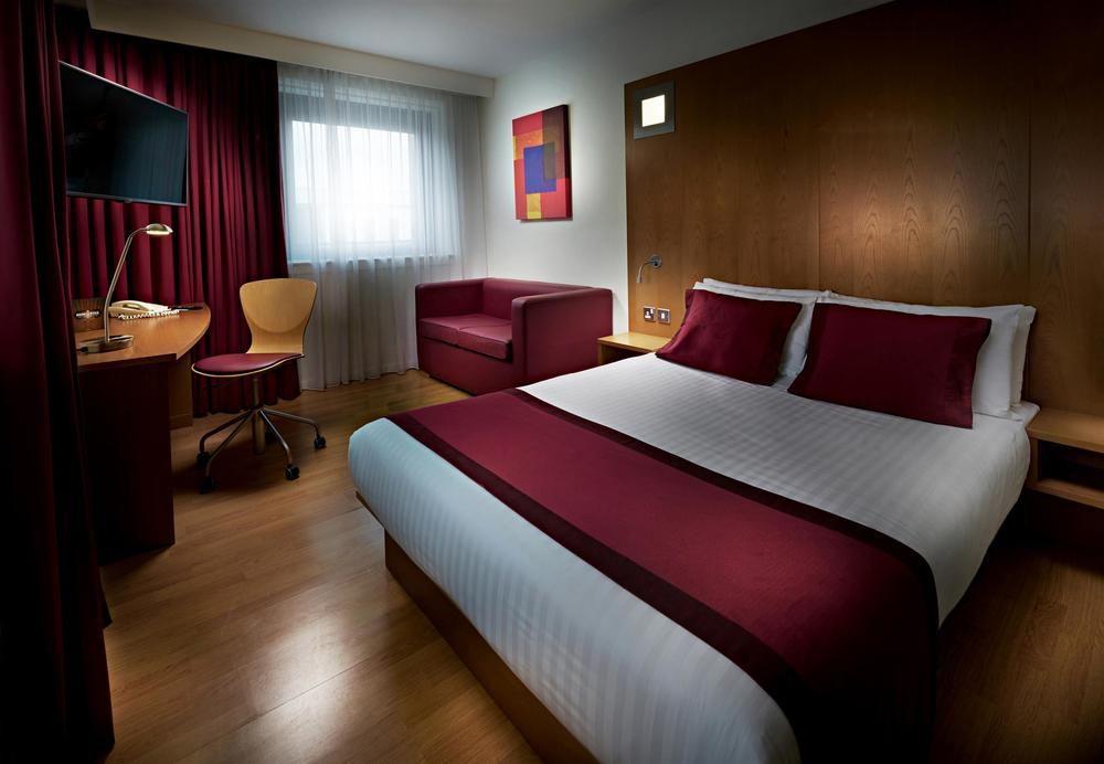 pentahotel Inverness Esterno foto